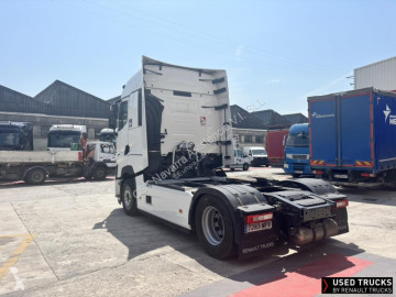 Cap tractor Renault