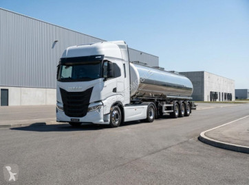 Cabeza tractora Iveco nueva