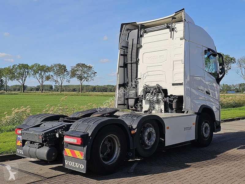 Tractor Volvo 460 6X2 GLOBE SKIRTS
