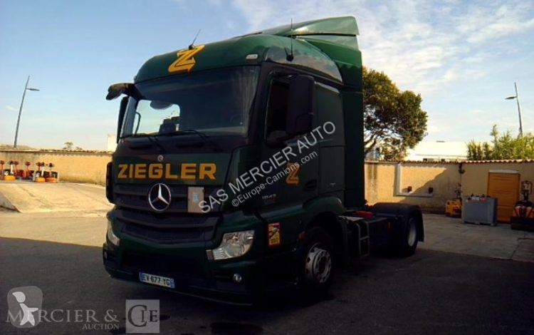 Cap tractor Mercedes
