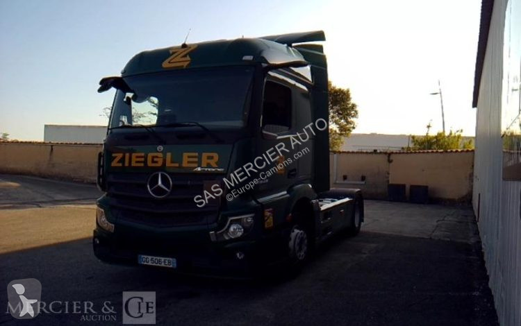 Traktor Mercedes