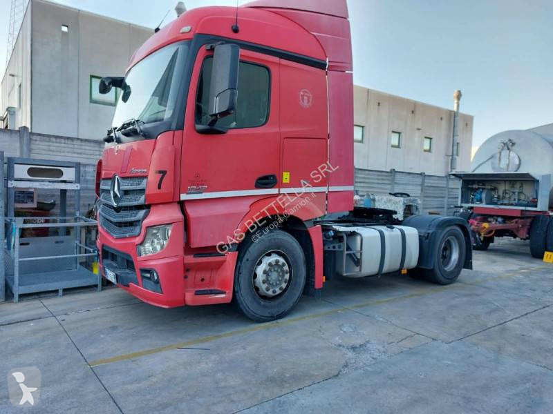 Traktor Mercedes