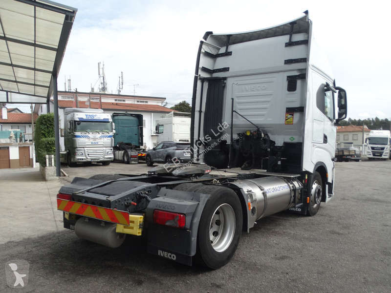 جرار Iveco NP 460