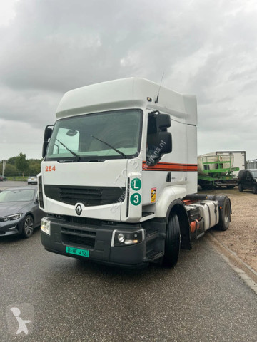 Cap tractor Renault