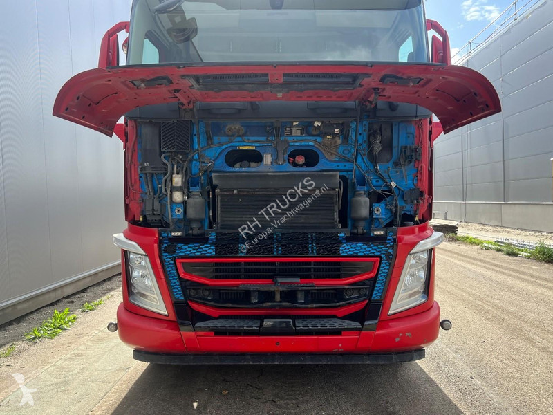 Tahač Volvo 6X4 EURO 6 + LIFTING AXLE