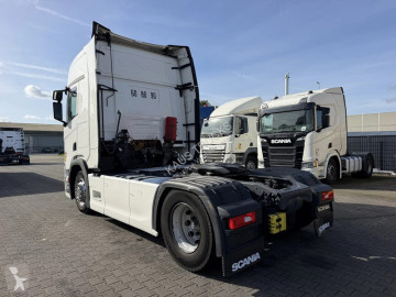 Влекач Scania