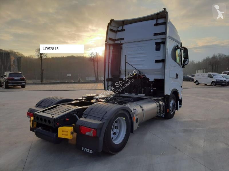 Iveco 460 LNG tractor unit