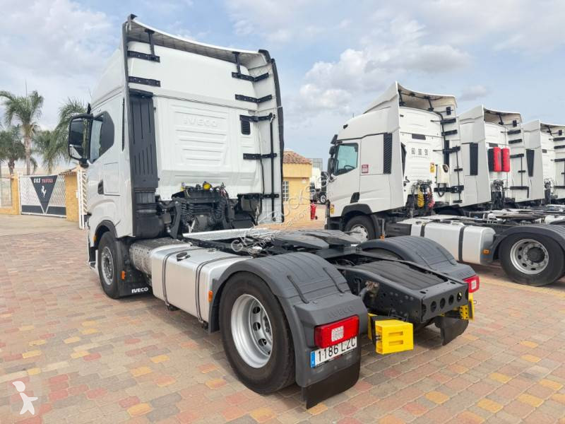 Iveco 490 S 44 T tractor unit