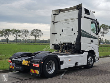 Mercedes tractor unit