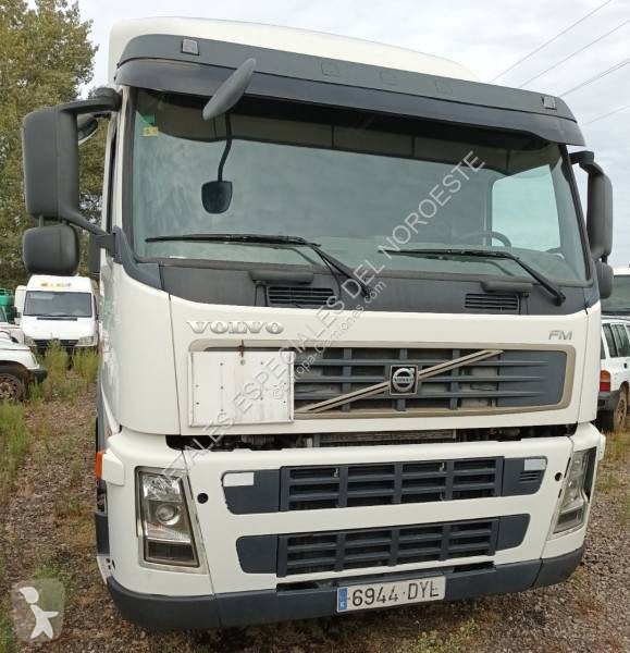 Volvo 440 tractor unit