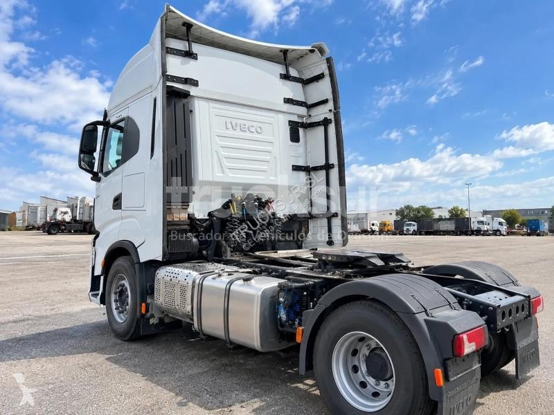 Iveco AS440S49T/P tractor unit