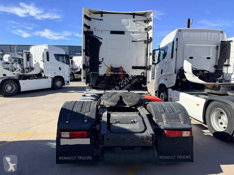 Renault 520 T4X2 E6 tractor unit
