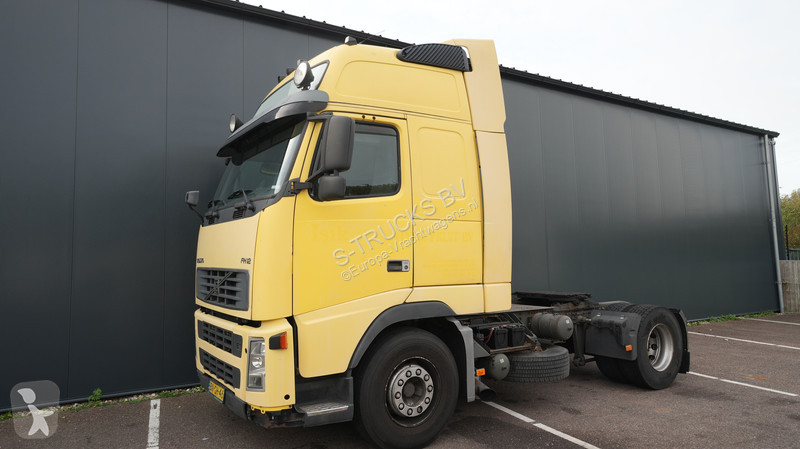 Volvo 12/420 Tractor unit 373.000km Manual...