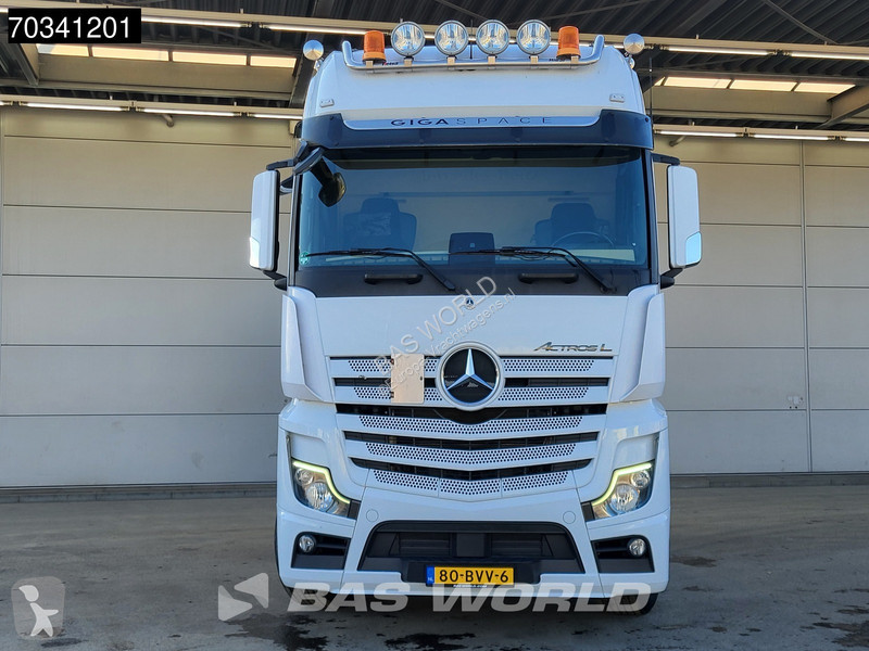 Mercedes 1951 4X2 GigaSpace NL-Truck 2xTanks...
