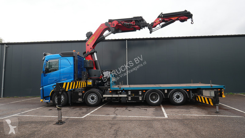 Tahač Volvo 8x2 flatbed truck with Palfinger PK...