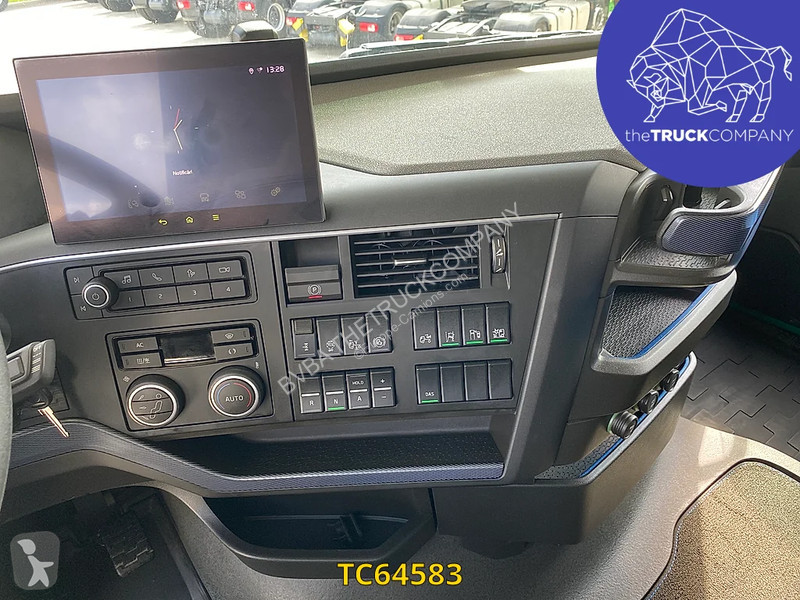 جرار Volvo 500
