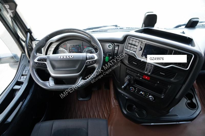 Влекач Iveco 490