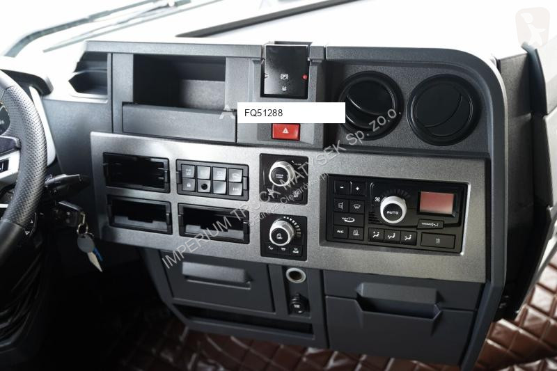 Влекач Renault T 440