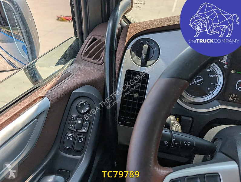 جرار DAF 530