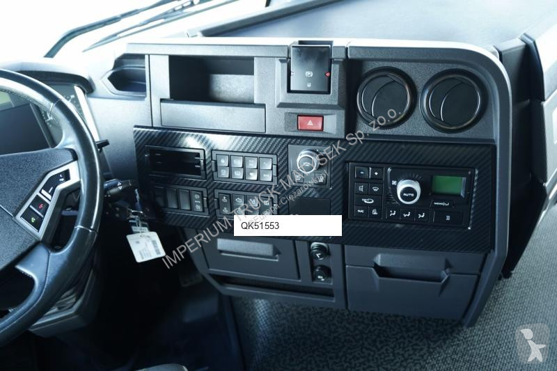 Влекач Renault T 520