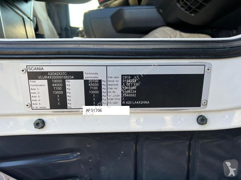 Влекач Scania R420/ MANUAL/ RETARDER/ LODÓWKA/...