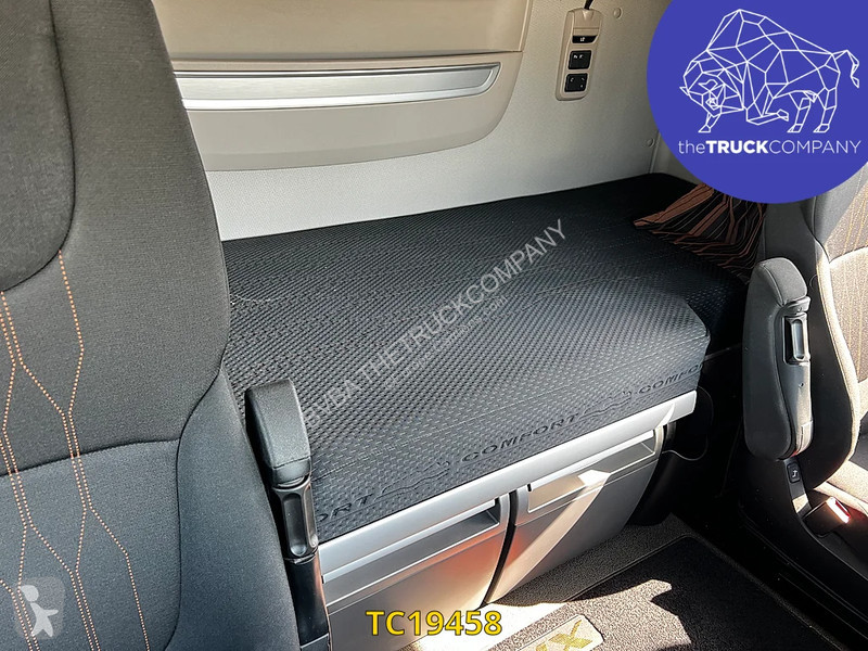 جرار DAF 530
