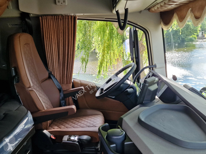 Trekker Volvo FH 500 Aero Globetrotter XL 4x2 -...