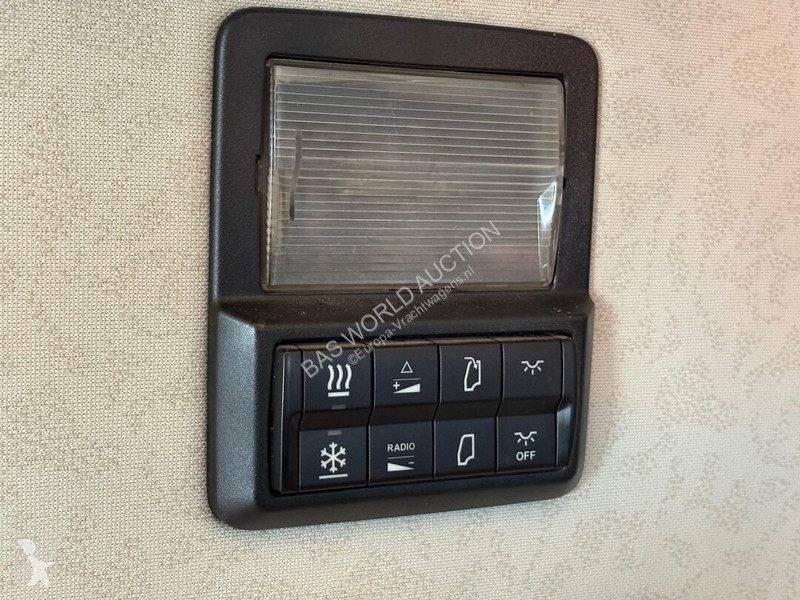 Nyergesvontató Mercedes 2551