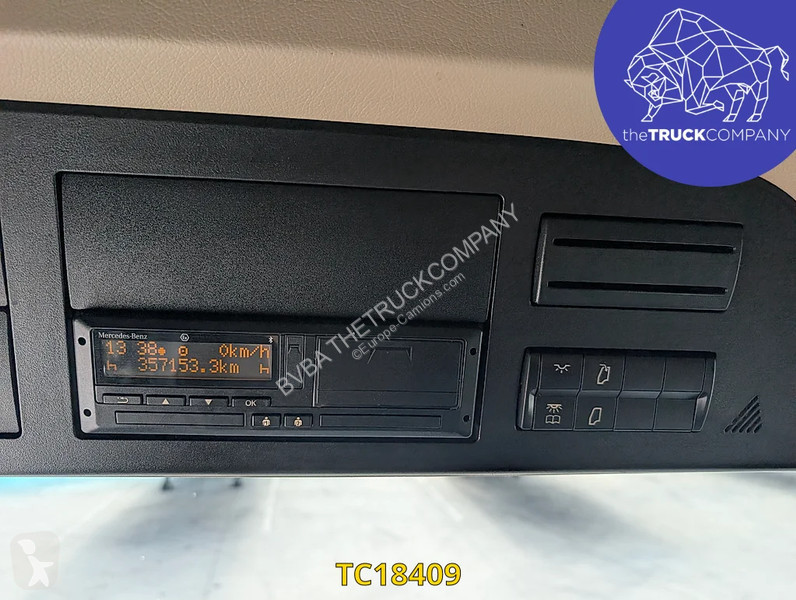 Тягач Mercedes 1851