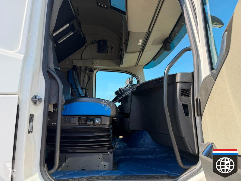 جرار Volvo 500 Globetrotter XL 6X2/2 - PTO -...