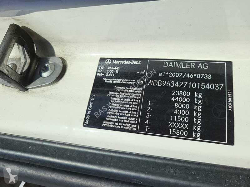 جرار Mercedes 2443