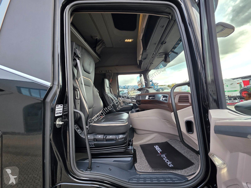 Traktor DAF + 530FT