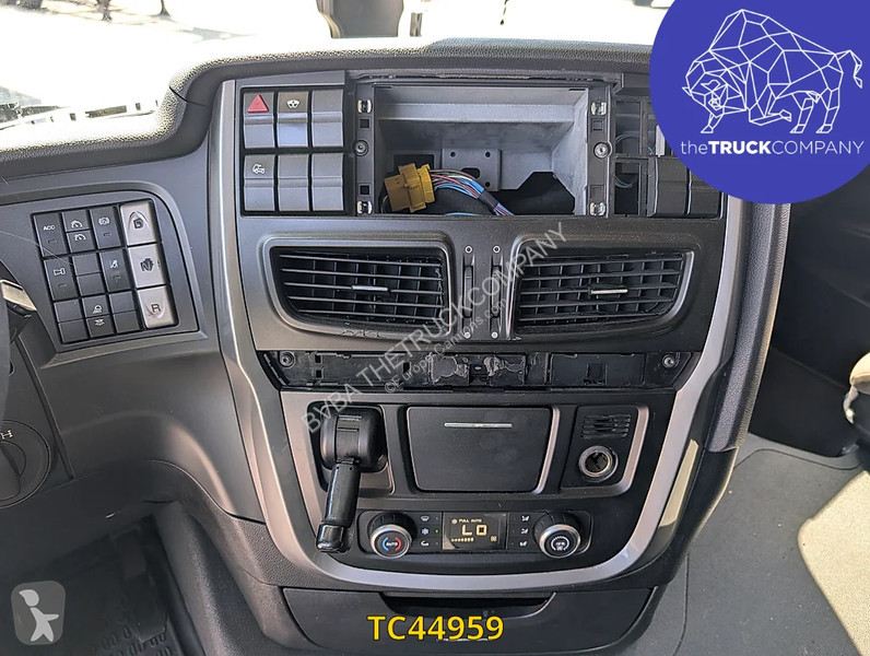 جرار Iveco 440 S45