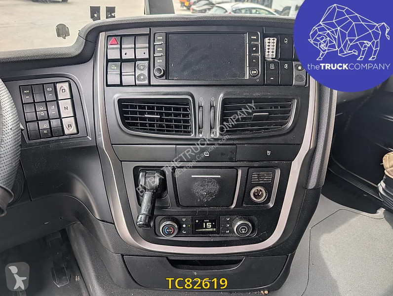 جرار Iveco 440 S42