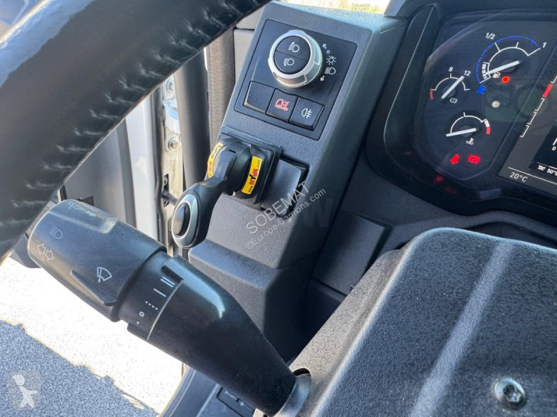 جرار Renault 440