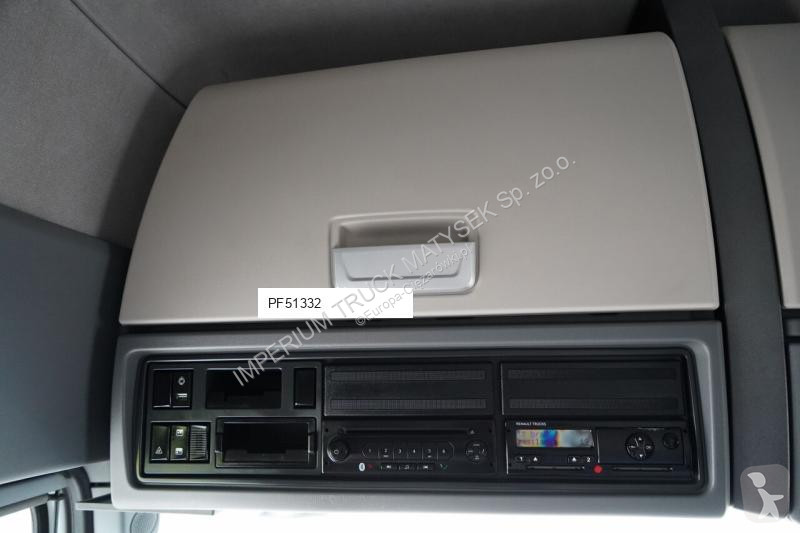 جرار Renault T 520