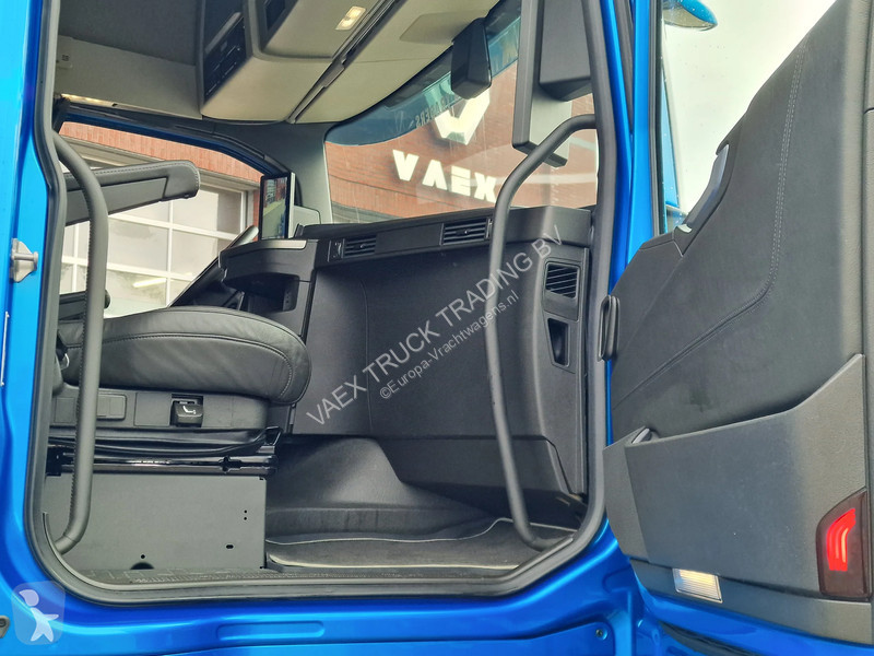 Trekker Volvo 13500 Globetrotter XXL Aero -...