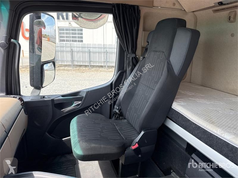 Тягач  Actros 1845