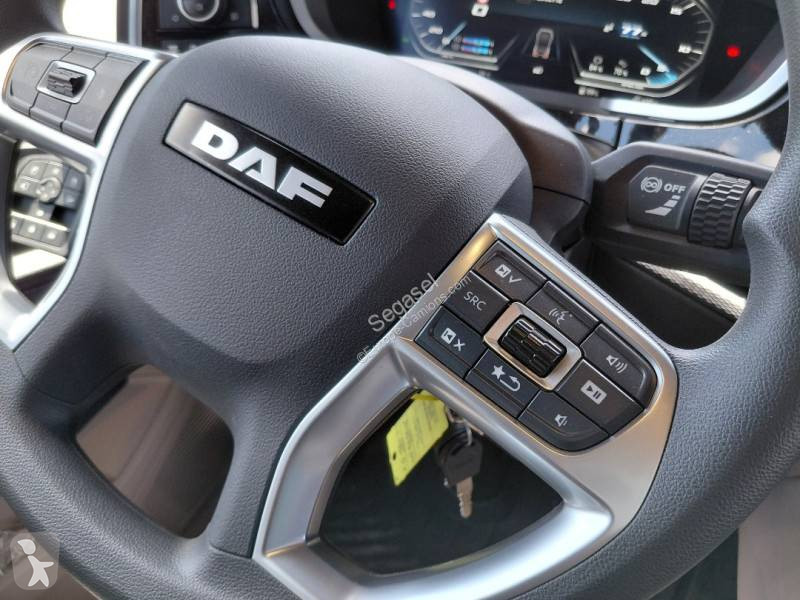Tahač DAF 530