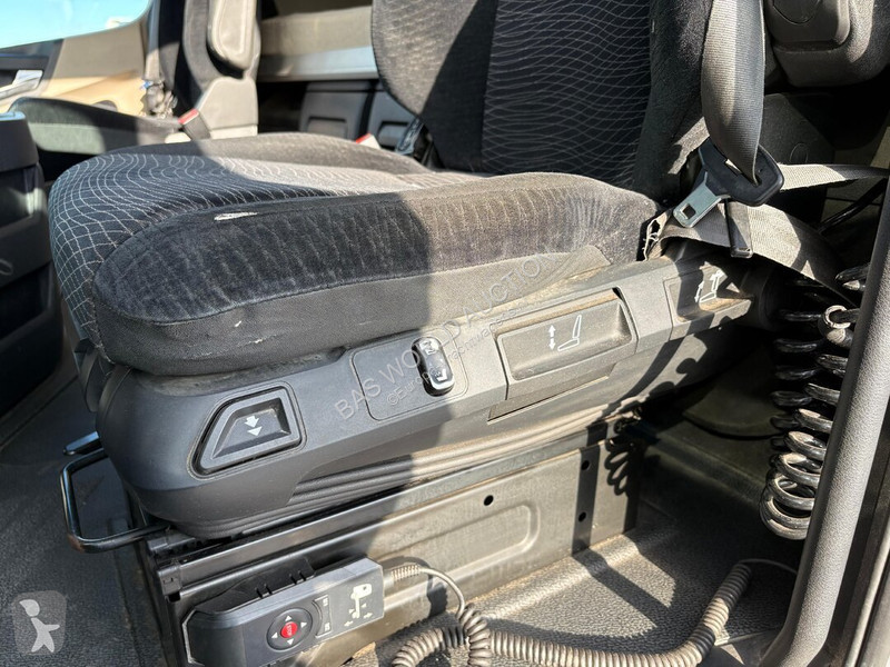 Nyergesvontató Mercedes 2551