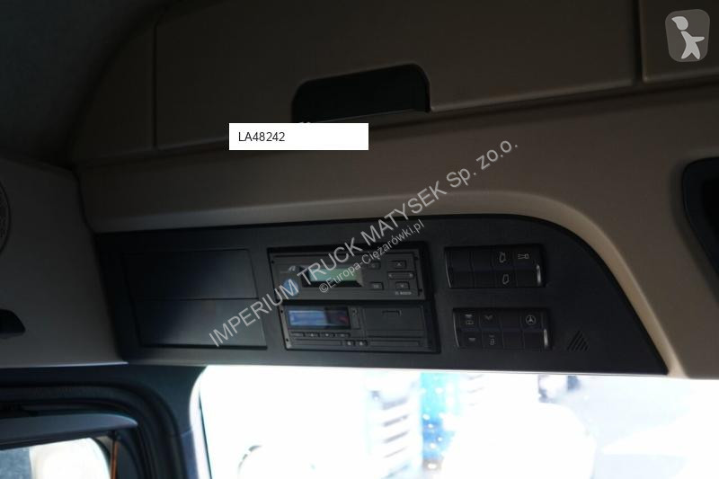 جرار Mercedes ACTROS 1842