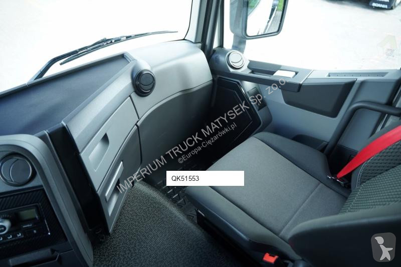 Влекач Renault T 520