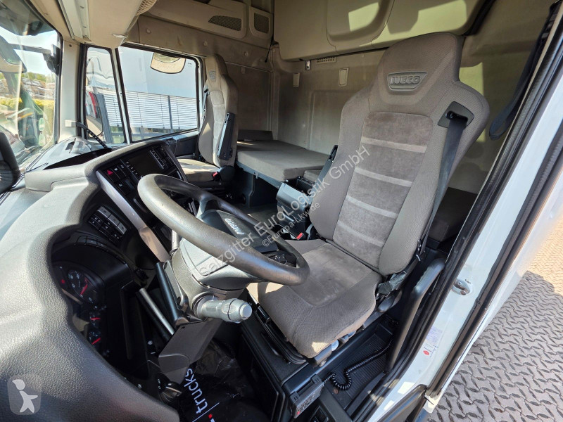 جرار Iveco 420 / Intarder