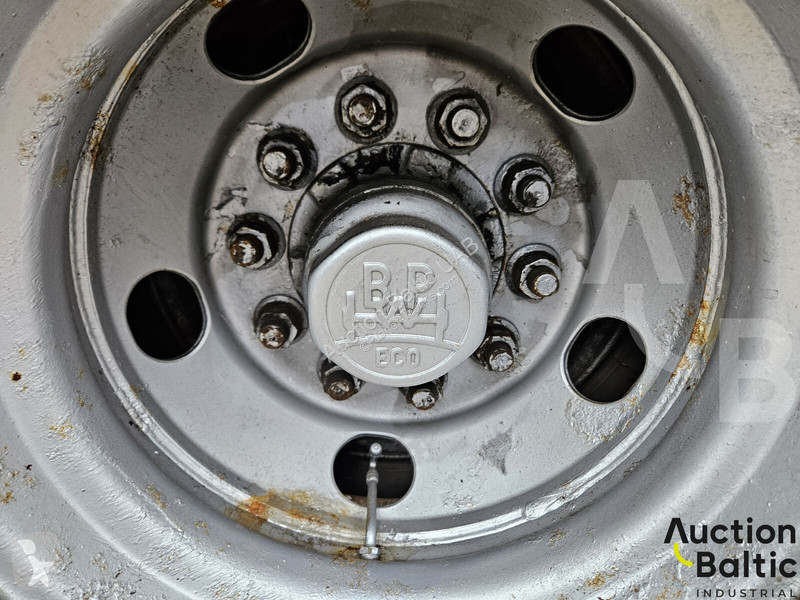 Ťahač Mercedes 843