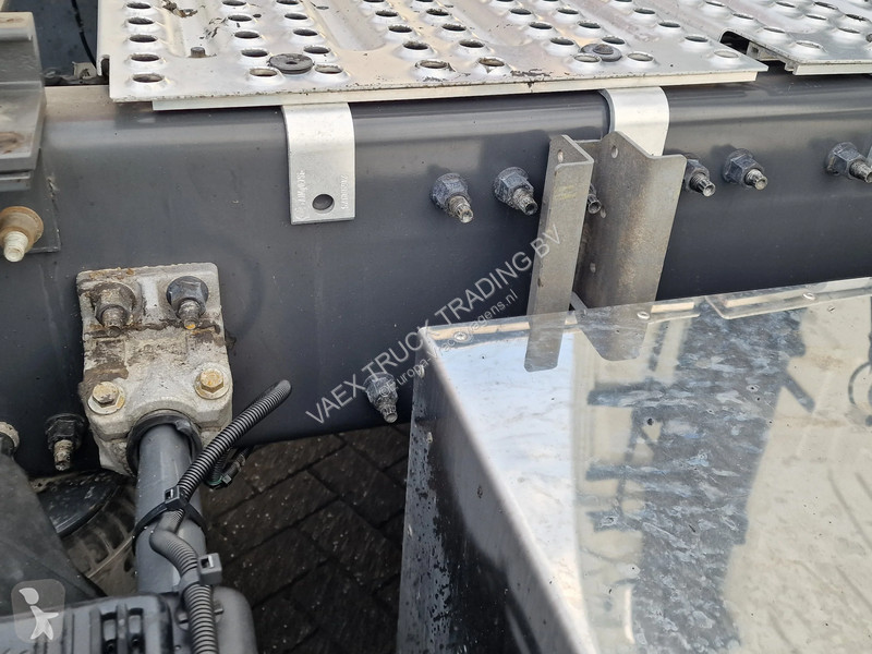 Trekker Volvo 13500 Globetrotter XL 6x2 -...
