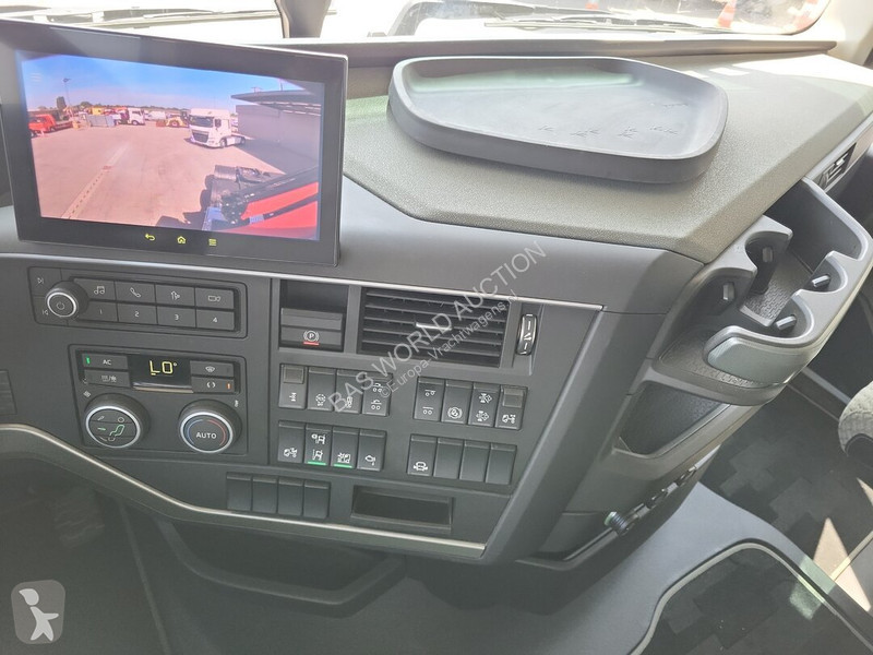 Tahač Volvo 500
