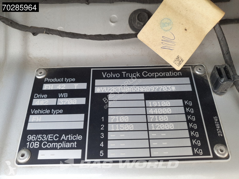 Traktor Volvo 420  4X2 Globetrotter Alcoa LED...