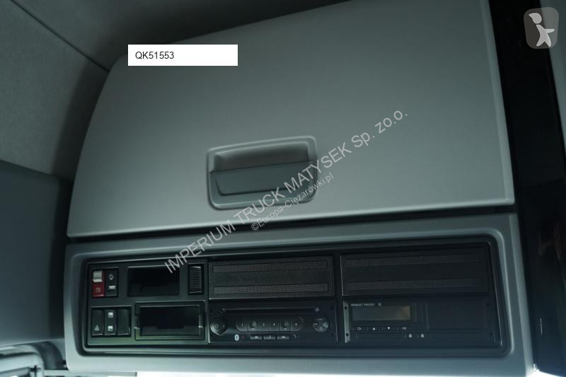 Влекач Renault T 520