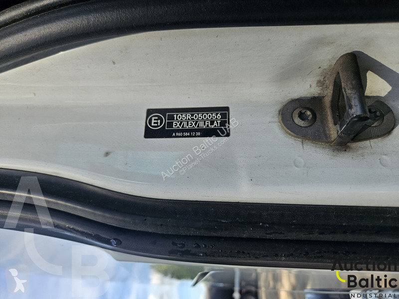 جرار Mercedes 1842