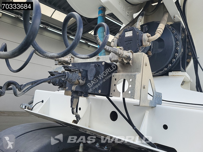 جرار MAN 33.500 6X4 M Hydraulik Concrete